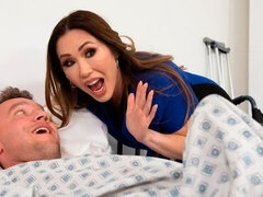 Enthousiasteling, Hondjeshouding, Moeder die ik wil neuken, Verpleegster, Kut duiken, Roodharige vrouw, Tatoeage, Tieten likken