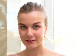 お尻, ブロンド, 指いじり, なめる, 天然, オマンコ, 剃毛, ティーン