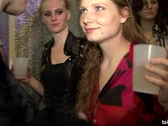 Amateur, Homme nu et filles habillées, Queue, Groupe, Léchez, Chatte, Satin, Echangistes