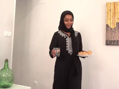 18 ans, Anal, Arabe, Gros seins, Sucer une bite, Famille, Adolescente, Épouse