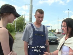 Минет, Европейки, Деньги, Натуральные сиськи, На природе, Бритые, Молоденькие, Втроем