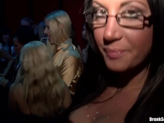 Жопа, Большие сиськи, Семяизвержение, Ласковые ручки, Секс без цензуры, Милф, Оргии, Киски