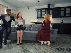 Бисексуалы, Две девушки, Зрелые, Кричащие, Сюрприз, Втроем