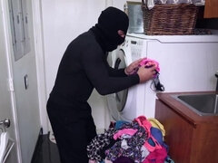 Kont, Pijpbeurt, Rondborstig, Bedriegen, Vriendin, Masker, Moeder die ik wil neuken, Kut duiken