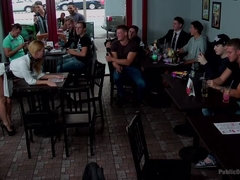 Anal, Rubia, Doble anal, Doble penetracion, Público, Sexo fuerte, Esclavo, Voyeur