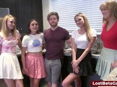 Sucer une bite, Jeux, Nue  à poil, Piscine, Adolescente, Nénés