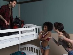 Arsch, Schwanz, Frau frau mann, Handjob, Interrassisch, Masturbation, Jungendliche (18+), Flotter dreier