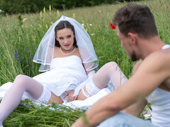 Novia, Morena, Al aire libre, Medias largas