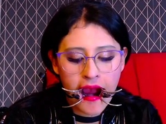 Brunette brune, Fétiche, Doigter, Latex, Masturbation, Solo