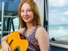 18 ans, Amateur, Gros cul, Gros seins, Masturbation, Maigrichonne, Solo, Dénudage