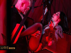 Bondage domination sadisme masochisme, Sucer une bite, Brunette brune, Mignonne, Domination, Femelle, Rugueux, Épouse