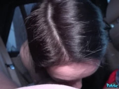 Mamada, Morena, Coche, Corridas faciales, Pajear, Tetas naturales, Al aire libre, Público