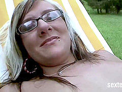 Grosse bite, Brunette brune, Éjaculer dans la bouche, Allemand, Mature, Orgasme, De plein air, Sous la jupe