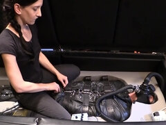 Bondage domination sadisme masochisme, Brunette brune, Femme dominatrice, Latex, Mère que j'aimerais baiser, Maîtresse, Jouets