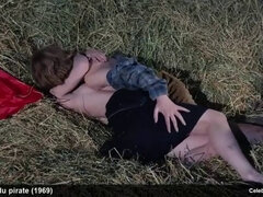 Célébrité, Femme couguar, Hd, Embrassement, Nue, Nudiste, Public, Voyeur