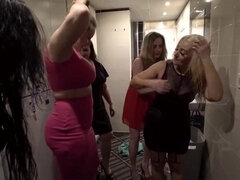 Wohlbeleibte schöne frauen, Grosser schwanz, Grosse titten, Blasen, Schwanzloch, Gruppe, Milf, Orgie