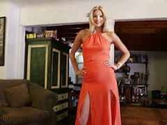 Amerikaans, Blond, Pijpbeurt, Hondjeshouding, Sperma in gezicht, Natuurlijke tieten, Roken, Tatoeage