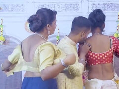 Derrière les coulisses, Brunette brune, Plantureuse, 2 femmes 1 homme, Hard, Indienne, Mère que j'aimerais baiser, Chatte