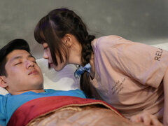 Aziatisch, Pijpbeurt, Sperma shot, Zoenen, Rubebrstof, Geschoren, Slapen, Tieten likken