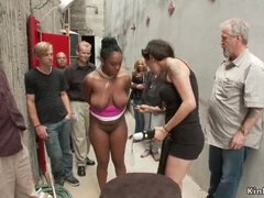 Bizarre, Fétiche, Groupe, Hard, Humiliation, De plein air, Public, Voyeur