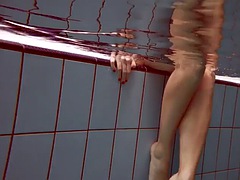 美女, デカパイ, ヨーロピアン, プール, 公共, 赤毛, 一人, 水中