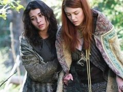 Brunette brune, Doigter, Poilue, Embrassement, Masturbation, Chatte, Dénudage, Adolescente