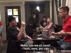 カップル, チェコ, 手コキする, Hd, お金, パーティ, 現実, スインガー