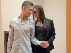 Gros cul, Grosse bite, Noire, Sucer une bite, Brunette brune, En levrette, Seins naturels, Timide