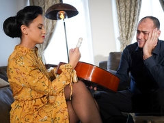 Gros cul, Gros seins, Sucer une bite, Robe, Branlette thaïlandaise, Embrassement, Mère que j'aimerais baiser, Jarretelles