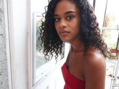 Noire, Sucer une bite, Brunette brune, En levrette, Noir ébène, Branlette thaïlandaise, Interracial, Dénudage