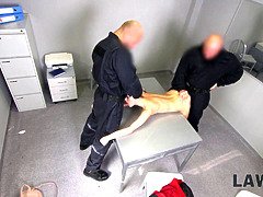 惨い, グループ, Hd, 3p男男女, ポリス, ガリガリ, 三人, ユニフォーム