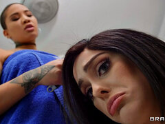 Morena, Guantes, Inserción, Besar, Lesbiana, Lamidas, Coño, Tatuaje