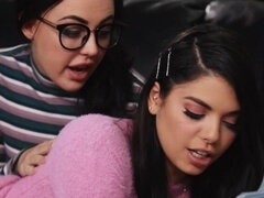 69, ラティーナ, レズビアン, なめる, 自然山雀, ピアス, オマンコ, スパンキング