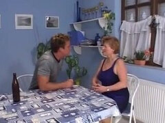 18 ans, Mamie, Mature, Mère que j'aimerais baiser, Rétro ancien