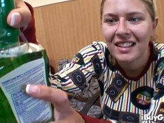 18 летние, За кадром, Автобус, Женское доминирование, Натуральные сиськи, От первого лица, Бритые, Тату