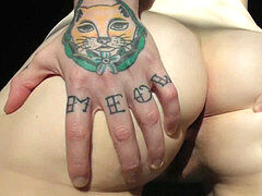 Большая жопа, Танцы, Грязь