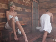 Anaal, Blond, Diep in de keel, Hondjeshouding, Kokhalzen, Tatoeage, Tieten likken, Nat