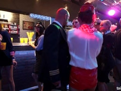 Pijpbeurt, Dansen, Handbeurt, Hardcore, Interraciaal, Likken, Satijn, Uniformpje
