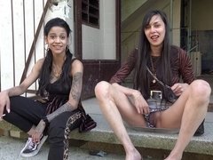 Blasen, Braunhaarige, Fingern, Handjob, Im freien, Pov, Rock, Flotter dreier