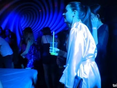 Braunhaarige, Tanzen, Interrassisch, Lesbisch, Lecken, Party, Pornostars, Nass