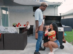 Gros cul, Grosse bite, Gros seins, Noire, Sucer une bite, Brunette brune, Noir ébène, Fête