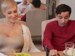 Grosse titten, Blondine, Blasen, Freund, Tochter, Familie, Absätze, Spanisch
