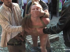 Anal, Gros seins, Sucer une bite, Domination, Femelle, Masque, Public, Voyeur