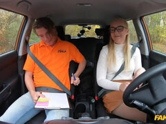 Enthousiasteling, Kont, Blond, Bruinharig, Auto, Buiten, Kut duiken, String