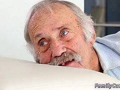 Sucer une bite, Frère, Hd, Bite énorme, Soeurs, Suçant, Adolescente, Voyeur