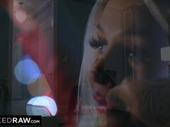 Verga grande, Rubia, Garganta profunda, Polla, Corridas faciales, Interracial, Tetas naturales, Montar