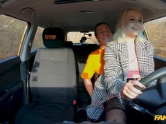 Cul, Blonde, Voiture, Européenne, Petite femme, Piercing, Chatte, Jarretelles