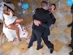 Cul, Sucer une bite, Mariée, Brunette brune, Branlette thaïlandaise, Hard, Embrassement, Mère que j'aimerais baiser