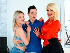 Gros cul, Blonde, Sucer une bite, 2 femmes 1 homme, Branlette thaïlandaise, Mère que j'aimerais baiser, Jarretelles, Plan cul à trois