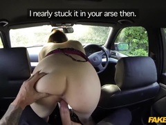 Leie, Auto, Spermaladung, Hundestellung, Im freien, Pov, Muschi, Eng